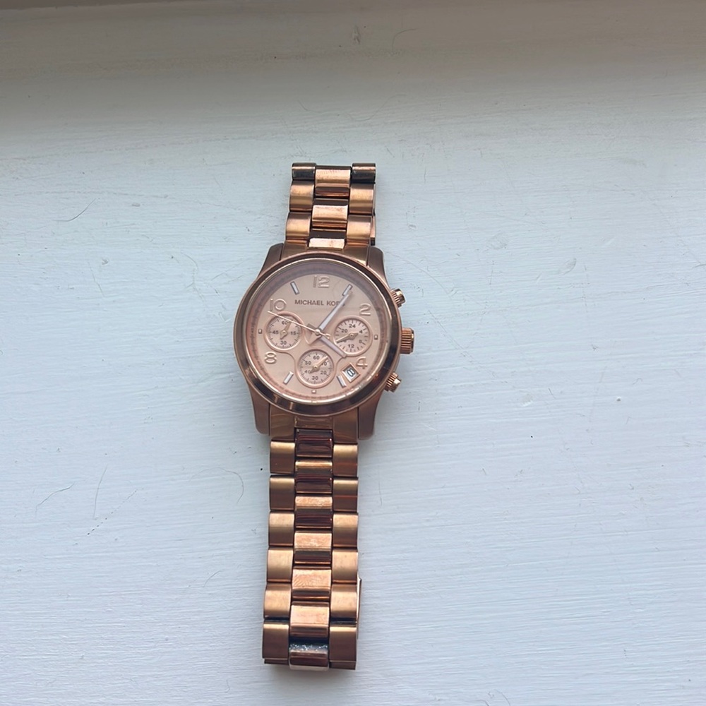 Michael Kors Runway Rose-Gold Runway watch *needs battery